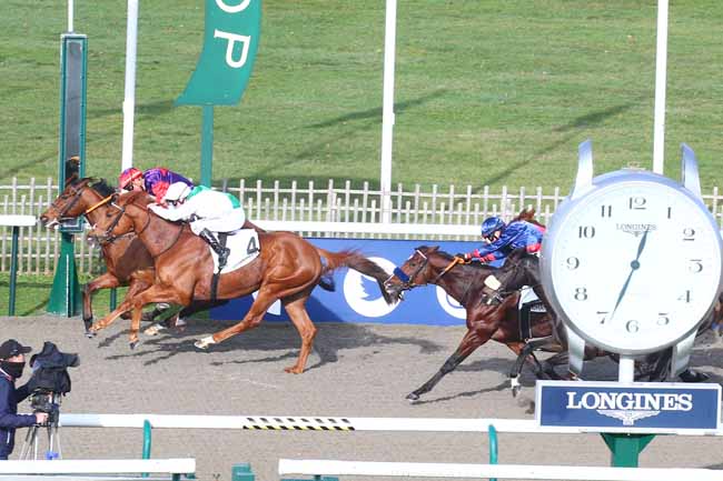 Photo d'arrivée de la course pmu PRIX DE L'OAK TREE à CHANTILLY le Samedi 26 novembre 2022