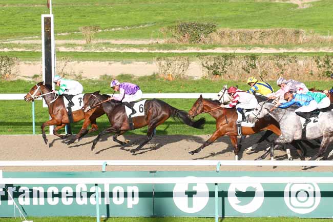 Photo d'arrivée de la course pmu PRIX DU CHATEAU DES AYGUES à DEAUVILLE le Mardi 29 novembre 2022