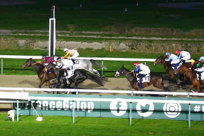 Photo d'arrivée de la course pmu PRIX DE LA MAISON DU CIRIER PLANTEFOR à DEAUVILLE le Mardi 29 novembre 2022
