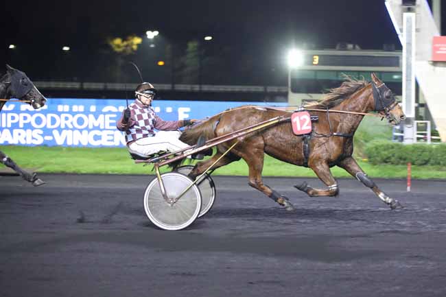 Photo d'arrivée de la course pmu PRIX DE JULLOUVILLE à PARIS-VINCENNES le Mardi 29 novembre 2022