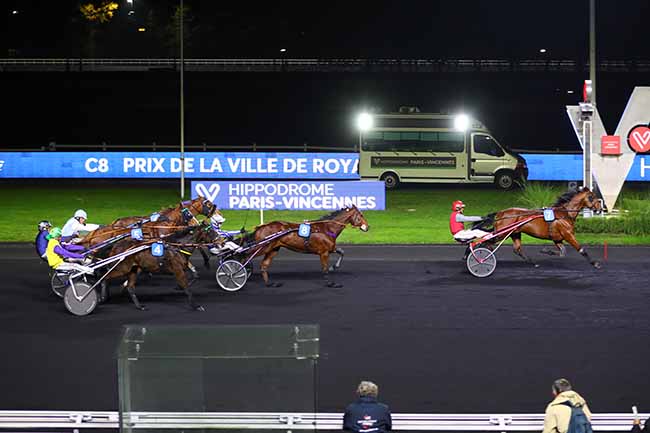 Photo d'arrivée de la course pmu PRIX DE LA VILLE DE ROYAN à PARIS-VINCENNES le Jeudi 1 décembre 2022