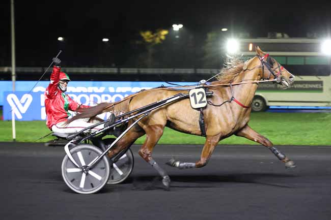 Photo d'arrivée de la course pmu PRIX VESTA à PARIS-VINCENNES le Vendredi 2 décembre 2022
