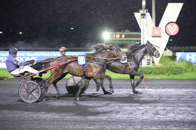 Photo d'arrivée de la course pmu PRIX DES RENCONTRES INTERNATIONALES à PARIS-VINCENNES le Vendredi 2 décembre 2022
