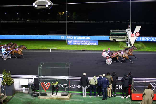 Photo d'arrivée de la course pmu PRIX D'ORAISON à PARIS-VINCENNES le Samedi 3 décembre 2022