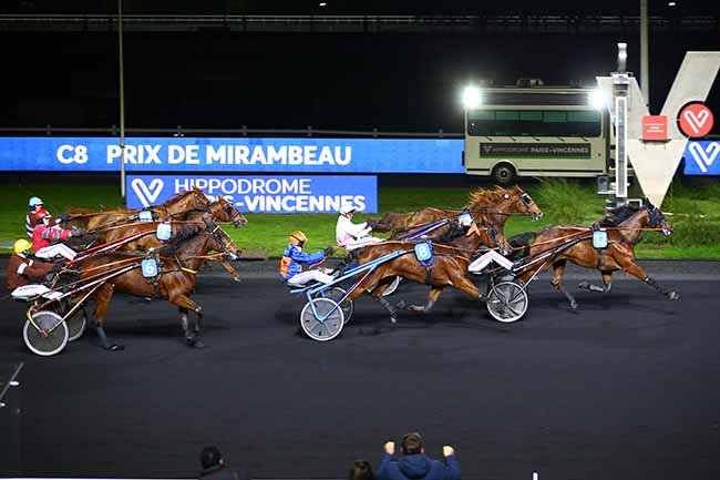 Photo d'arrivée de la course pmu PRIX DE MIRAMBEAU à PARIS-VINCENNES le Samedi 3 décembre 2022