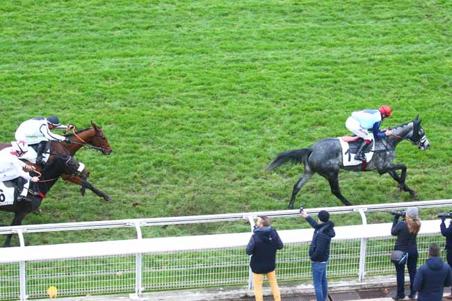 Photo d'arrivée de la course pmu PRIX ANDRE MICHEL à AUTEUIL le Samedi 3 décembre 2022