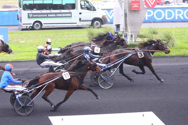 Photo d'arrivée de la course pmu PRIX DE SAULT à PARIS-VINCENNES le Dimanche 4 décembre 2022
