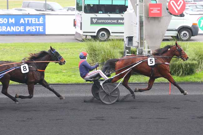 Photo d'arrivée de la course pmu PRIX DES PMU D'ILE DE FRANCE (PRIX DE L'EURE) à PARIS-VINCENNES le Dimanche 4 décembre 2022