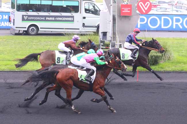 Photo d'arrivée de la course pmu FINALE DU GRAND NATIONAL DES JOCKEYS à PARIS-VINCENNES le Dimanche 4 décembre 2022