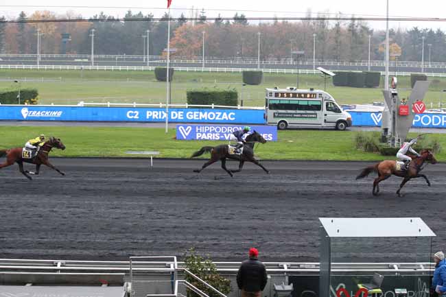 Photo d'arrivée de la course pmu PRIX DE GEMOZAC à PARIS-VINCENNES le Lundi 5 décembre 2022