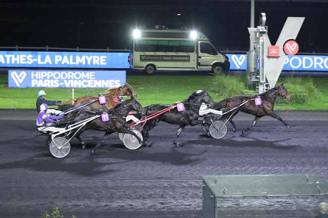 Photo d'arrivée de la course pmu PRIX LES MATHES - LA PALMYRE à PARIS-VINCENNES le Lundi 5 décembre 2022