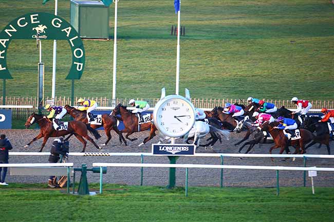 Photo d'arrivée de la course pmu PRIX DE L'ENGUERANDE à CHANTILLY le Mardi 6 décembre 2022