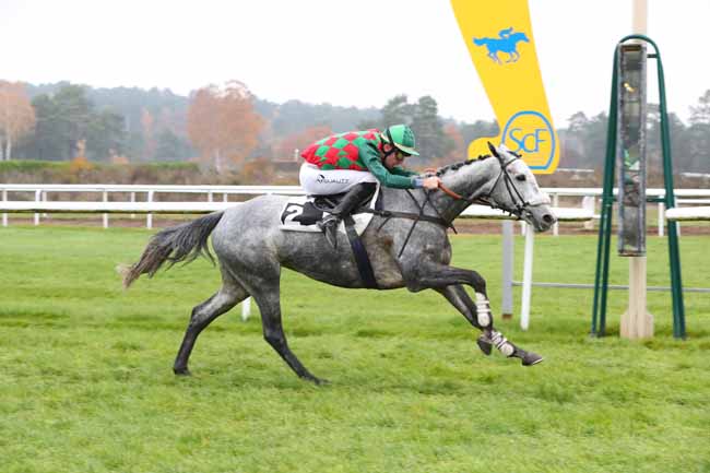 Photo d'arrivée de la course pmu PRIX DES LIEVRES à FONTAINEBLEAU le Mardi 6 décembre 2022