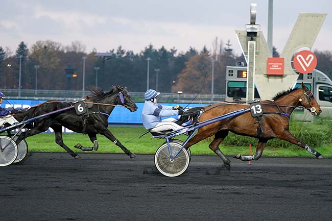 Photo d'arrivée de la course pmu PRIX FERONIA à PARIS-VINCENNES le Mardi 6 décembre 2022