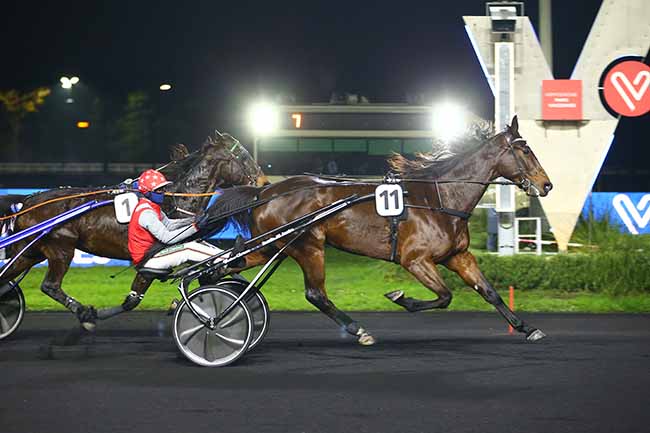 Photo d'arrivée de la course pmu PRIX ELECTRA à PARIS-VINCENNES le Vendredi 9 décembre 2022
