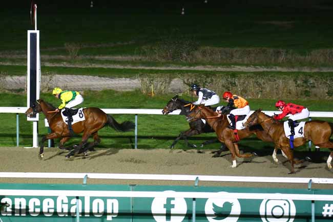 Photo d'arrivée de la course pmu PRIX DES CHAUMIERES à DEAUVILLE le Samedi 10 décembre 2022