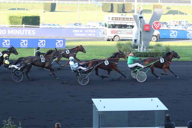 Photo d'arrivée de la course pmu PRIX 20 MINUTES (PRIX DE FOURNELS) à PARIS-VINCENNES le Dimanche 11 décembre 2022