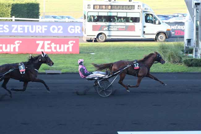 Photo d'arrivée de la course pmu PRIX D'AMERIQUE RACES ZETURF Q2 à PARIS-VINCENNES le Dimanche 11 décembre 2022