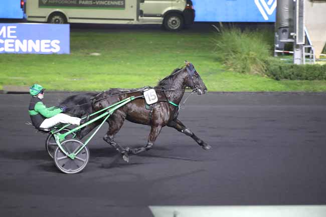 Photo d'arrivée de la course pmu PRIX DE GUERET à PARIS-VINCENNES le Lundi 12 décembre 2022