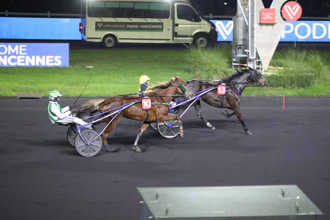 Photo d'arrivée de la course pmu PRIX DE CLAMART à PARIS-VINCENNES le Lundi 12 décembre 2022