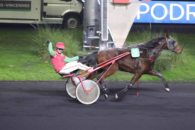 Photo d'arrivée de la course pmu PRIX DE BAZAS à PARIS-VINCENNES le Lundi 12 décembre 2022