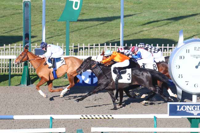 Photo d'arrivée de la course pmu PRIX DE LA REMISE DES LILAS à CHANTILLY le Mardi 13 décembre 2022
