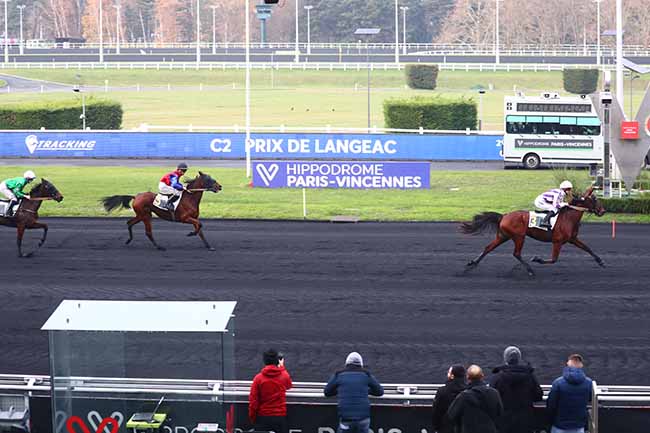 Photo d'arrivée de la course pmu PRIX DE LANGEAC à PARIS-VINCENNES le Mercredi 14 décembre 2022