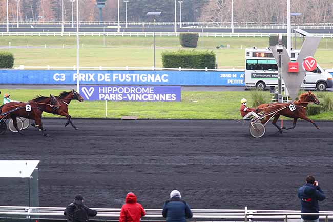 Photo d'arrivée de la course pmu PRIX DE FUSTIGNAC à PARIS-VINCENNES le Mercredi 14 décembre 2022