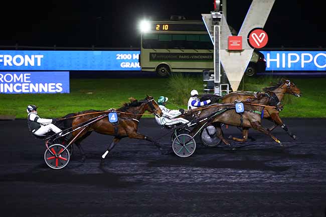 Photo d'arrivée de la course pmu PRIX DE DOMFRONT à PARIS-VINCENNES le Mercredi 14 décembre 2022