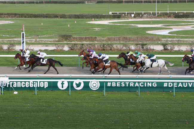 Photo d'arrivée de la course pmu PRIX DE LA SUISSE NORMANDE à DEAUVILLE le Jeudi 15 décembre 2022