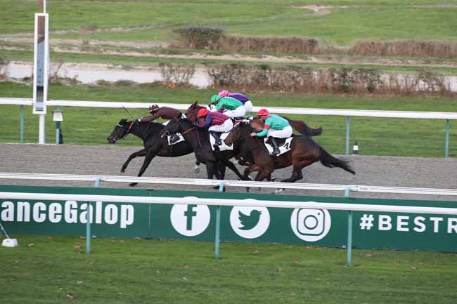 Photo d'arrivée de la course pmu PRIX DE BEUVRON-EN-AUGE à DEAUVILLE le Jeudi 15 décembre 2022