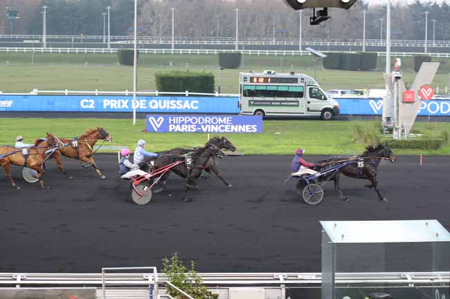 Photo d'arrivée de la course pmu PRIX DE QUISSAC à PARIS-VINCENNES le Vendredi 16 décembre 2022