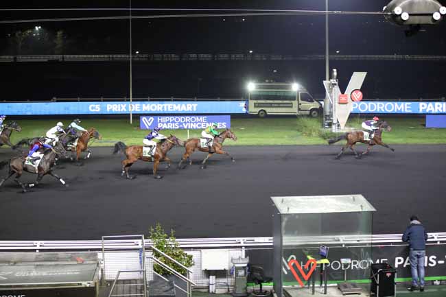 Photo d'arrivée de la course pmu PRIX DE MORTEMART à PARIS-VINCENNES le Vendredi 16 décembre 2022