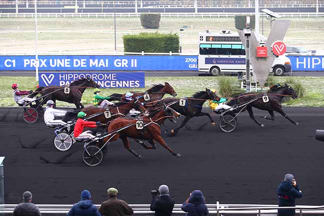 Photo d'arrivée de la course pmu PRIX UNE DE MAI à PARIS-VINCENNES le Dimanche 18 décembre 2022