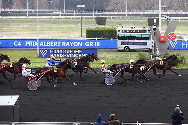 Photo d'arrivée de la course pmu PRIX ALBERT RAYON à PARIS-VINCENNES le Dimanche 18 décembre 2022