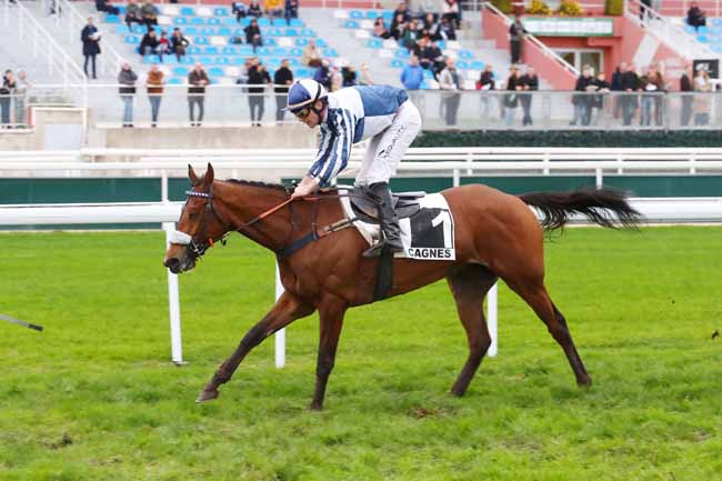 Photo d'arrivée de la course pmu PRIX DU BREIL à CAGNES-SUR-MER le Lundi 19 décembre 2022