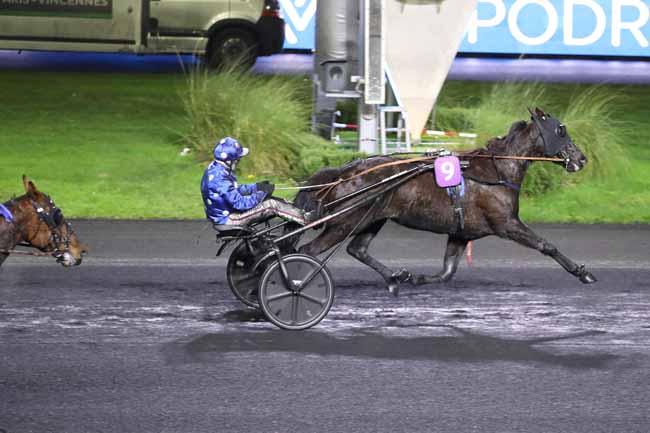 Photo d'arrivée de la course pmu PRIX DE NEUILLE PONT-PIERRE à PARIS-VINCENNES le Mercredi 21 décembre 2022