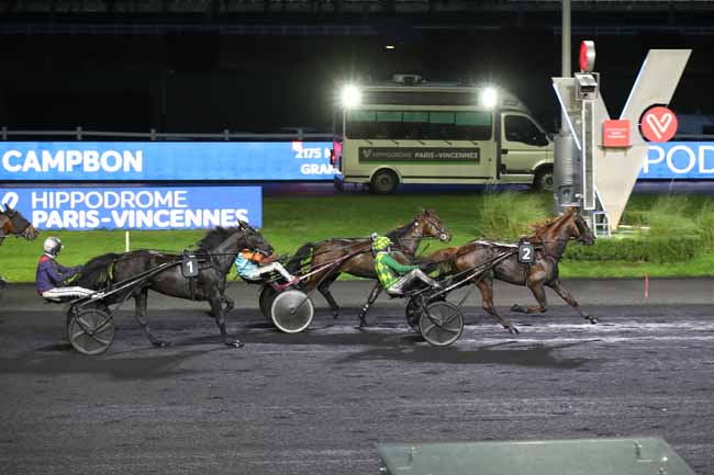 Photo d'arrivée de la course pmu PRIX DE CAMPBON à PARIS-VINCENNES le Vendredi 23 décembre 2022