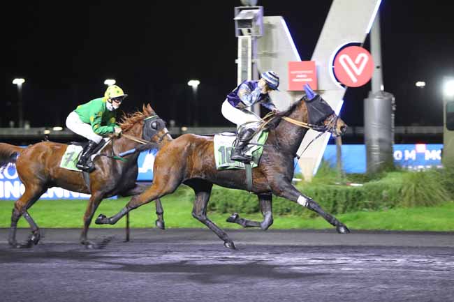 Photo d'arrivée de la course pmu PRIX DE LANNILIS à PARIS-VINCENNES le Vendredi 23 décembre 2022