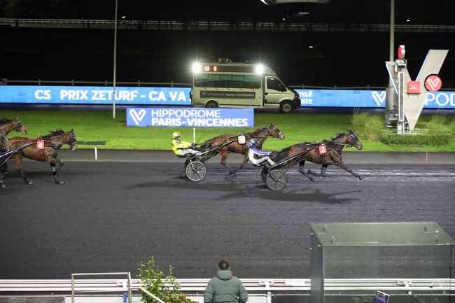 Photo d'arrivée de la course pmu PRIX ZETURF - CA VA ALLER (PRIX D'AMBOISE) à PARIS-VINCENNES le Vendredi 23 décembre 2022