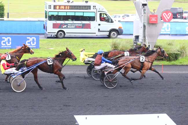 Photo d'arrivée de la course pmu PRIX 20 MINUTES (PRIX D'EVREUX) à PARIS-VINCENNES le Samedi 24 décembre 2022