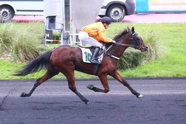 Photo d'arrivée de la course pmu PRIX RMC (PRIX DE LIMAY) à PARIS-VINCENNES le Samedi 24 décembre 2022