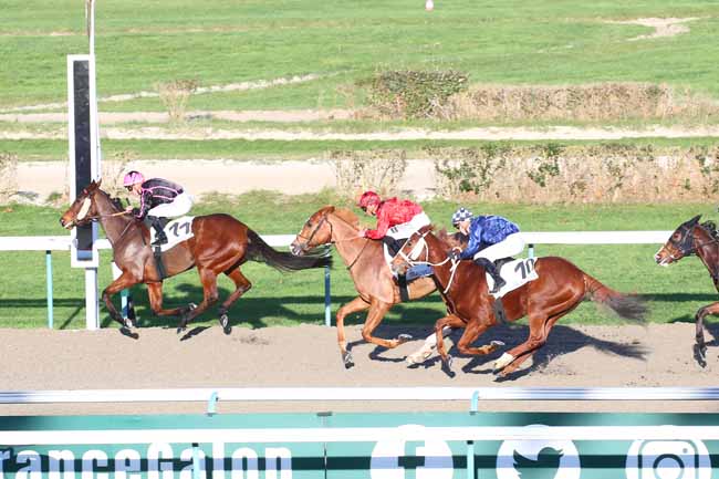 Photo d'arrivée de la course pmu PRIX DU MOULIN DE TROTTE à DEAUVILLE le Lundi 26 décembre 2022