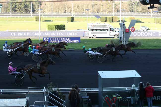 Photo d'arrivée de la course pmu PRIX DE SAINT-AUBIN-LES-ELBEUF à PARIS-VINCENNES le Mardi 27 décembre 2022