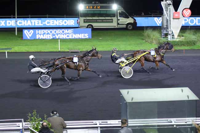 Photo d'arrivée de la course pmu PRIX DE CHATEL-CENSOIR à PARIS-VINCENNES le Mardi 27 décembre 2022
