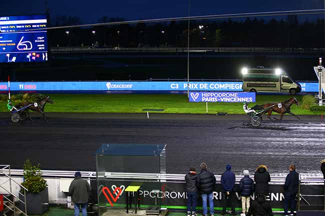 Photo d'arrivée de la course pmu PRIX DE COMPIEGNE à PARIS-VINCENNES le Vendredi 30 décembre 2022