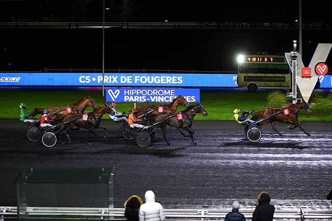Photo d'arrivée de la course pmu PRIX DE FOUGERES à PARIS-VINCENNES le Vendredi 30 décembre 2022