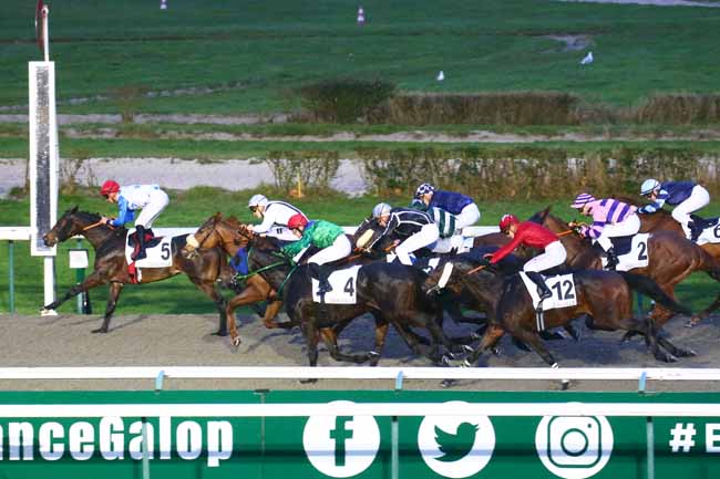 Photo d'arrivée de la course pmu PRIX DU CHEMIN DES DOUANIERS à DEAUVILLE le Vendredi 30 décembre 2022