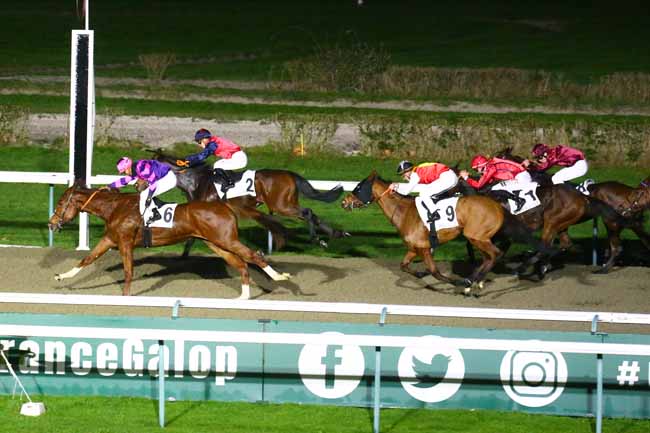 Photo d'arrivée de la course pmu PRIX DU SENTIER DU LITTORAL à DEAUVILLE le Vendredi 30 décembre 2022