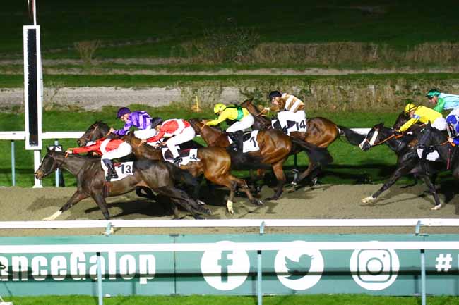 Photo d'arrivée de la course pmu PRIX DE COMMEAUX à DEAUVILLE le Vendredi 30 décembre 2022